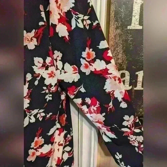 Liz Claiborne Career Woman XXL Frilly Flower  Super Lightweight Long Sleeved Top - Picture 8 of 8